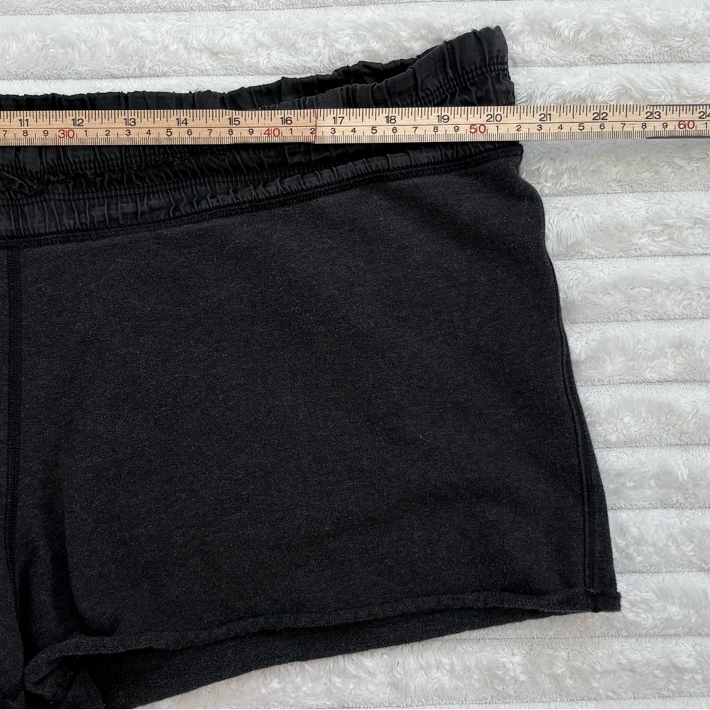LULULEMON Blissed Out Shorts Heathered Black Size 18 - Picture 5 of 7